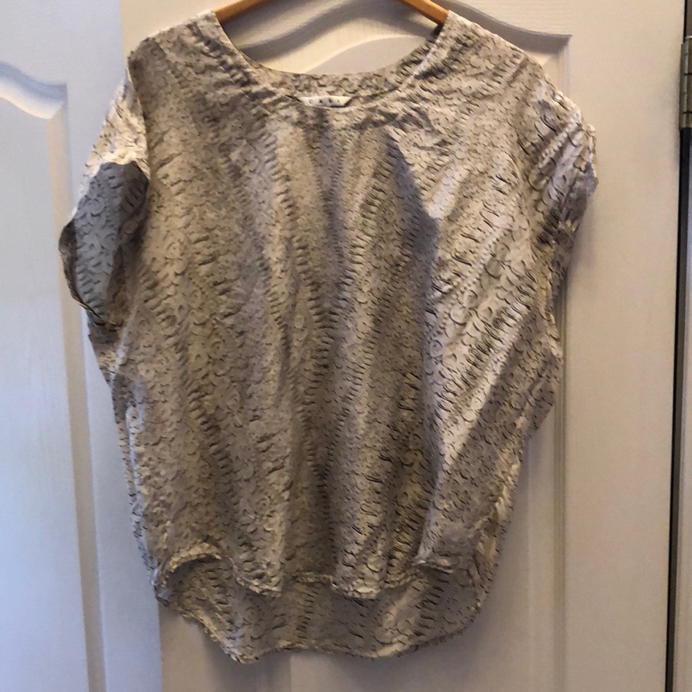 CAbi grey silk printed short sleeve boxy dolman blouse medium